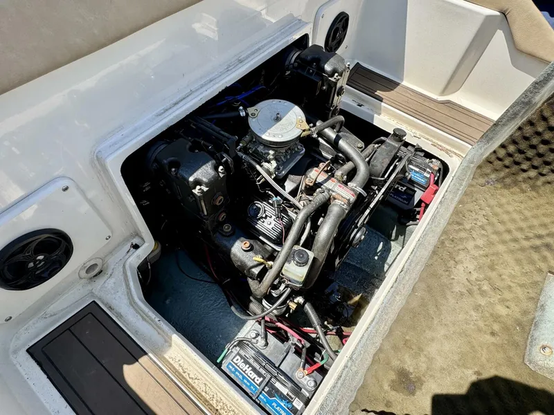 Slide: The Image of Sea Ray 215 Express Cruiser 1999 - 5985732