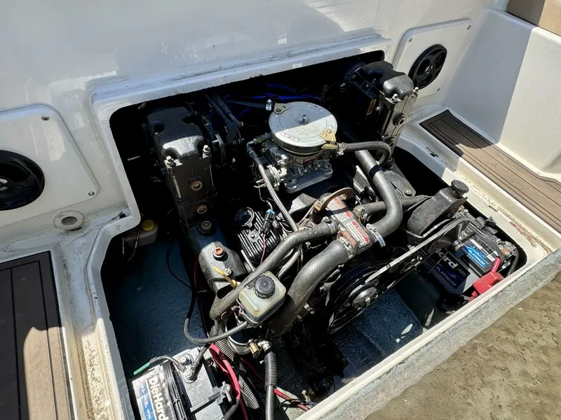 Slide: The Image of Sea Ray 215 Express Cruiser 1999 - 5985733