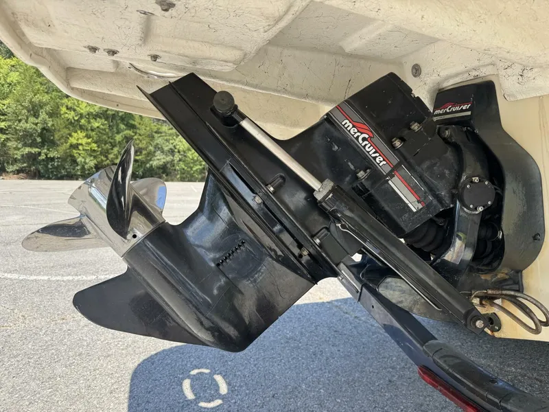 Slide: The Image of Sea Ray 215 Express Cruiser 1999 - 5985736