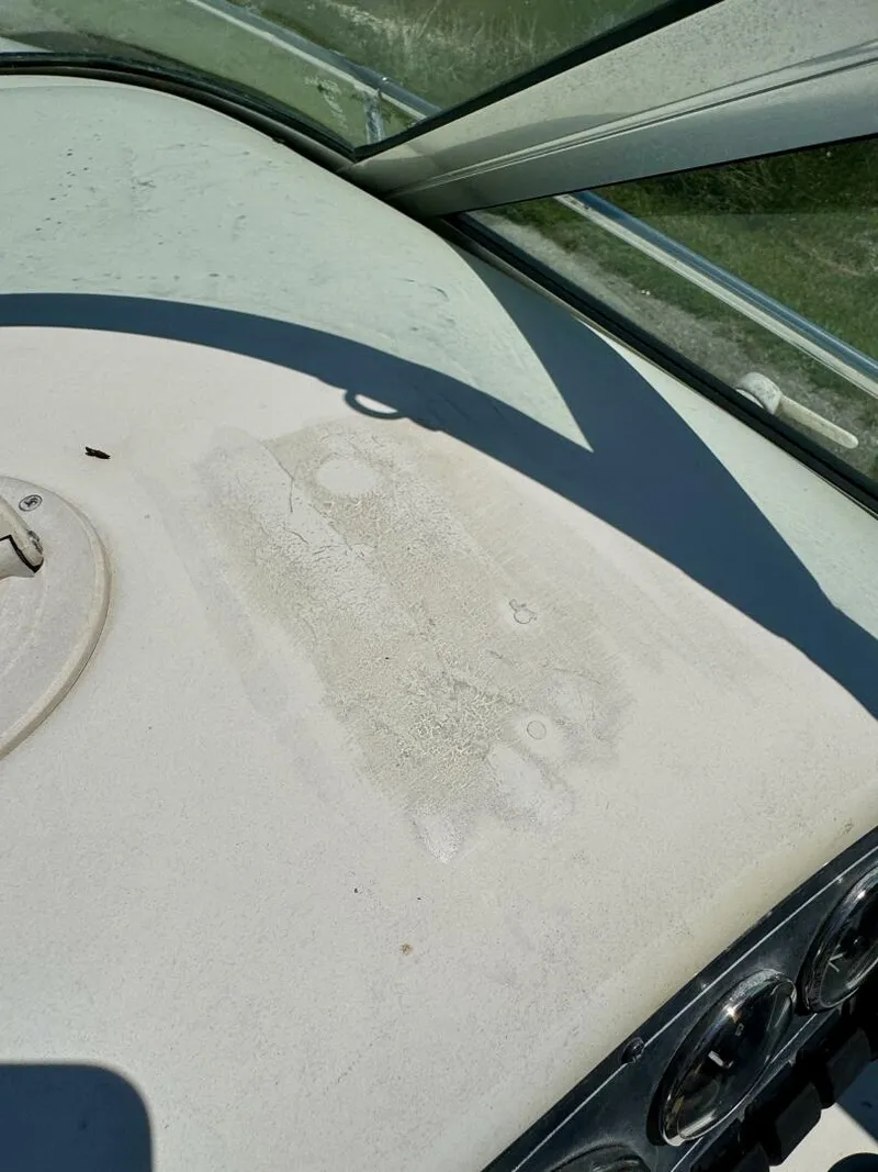 Slide: The Image of Sea Ray 215 Express Cruiser 1999 - 5985745