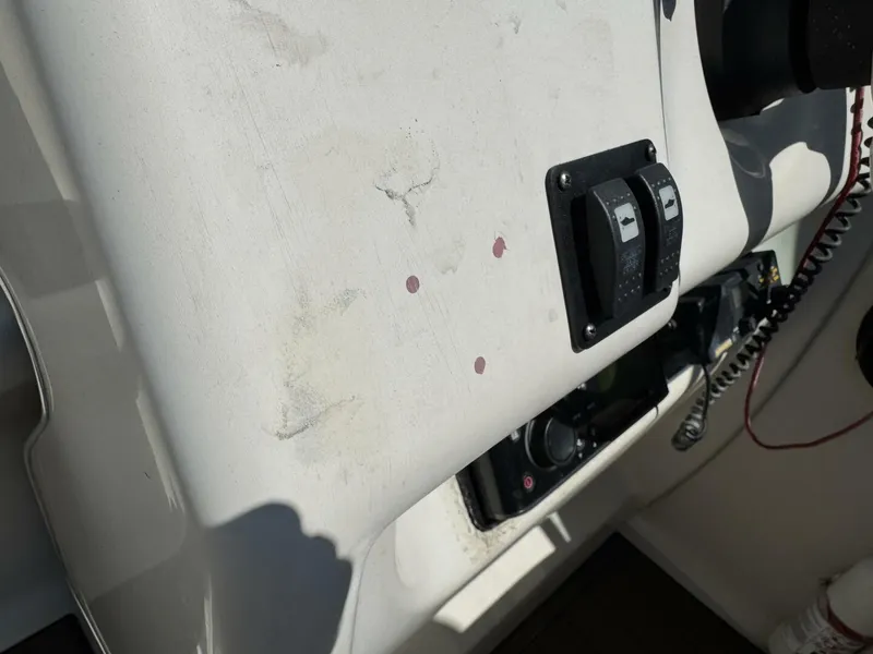 Slide: The Image of Sea Ray 215 Express Cruiser 1999 - 5985748