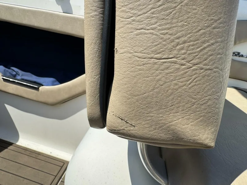 Slide: The Image of Sea Ray 215 Express Cruiser 1999 - 5985751