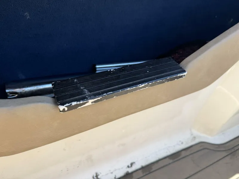 Slide: The Image of Sea Ray 215 Express Cruiser 1999 - 5985755