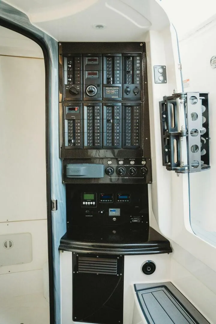 Slide: The Image of MTI V57 2018 - 5890930