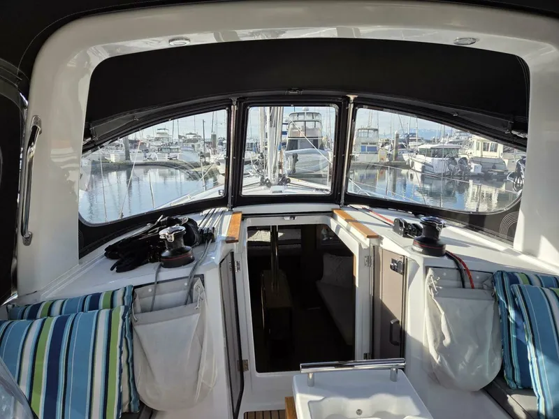 Slide: The Image of Cabin top and companion way - 5891003