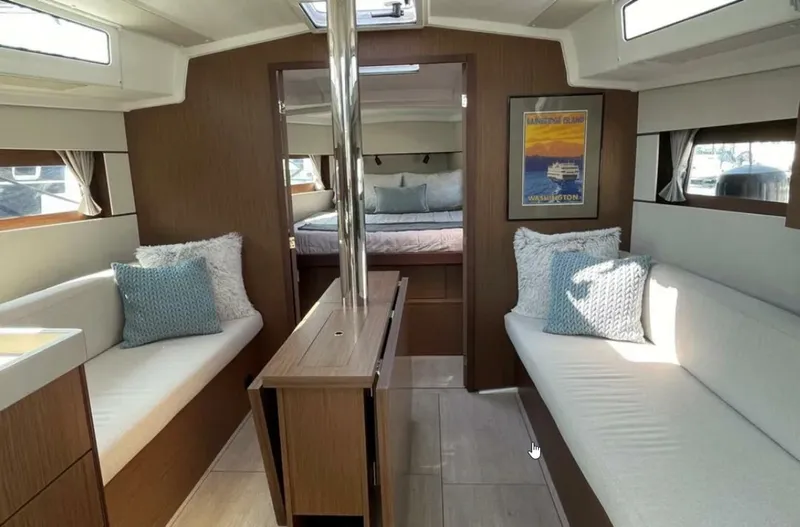 Slide: The Image of Light, bright, spacious salon - 5891021