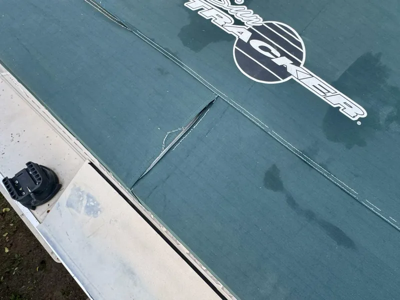 Slide: The Image of Sun Tracker Party Deck 21 2002 - 5987952