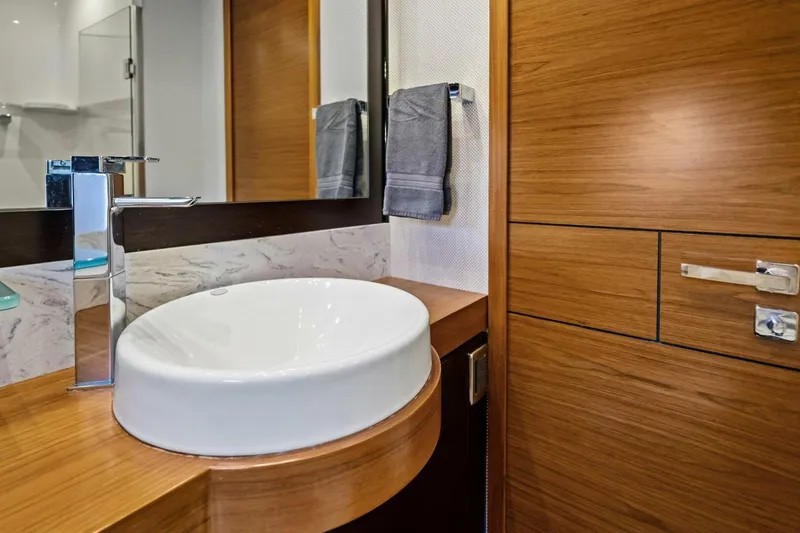 Slide: The Image of 2016 Tiara Yachts 50 Flybridge - Head - 5910733