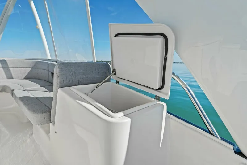 Slide: The Image of 2016 Tiara Yachts 50 Flybridge - 5910837