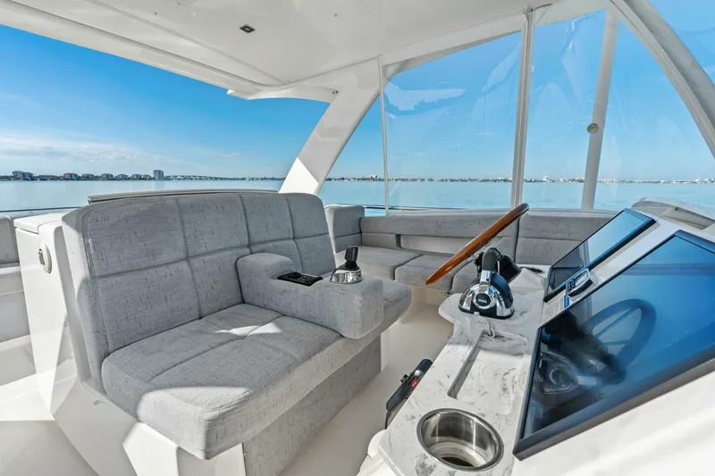 Slide: The Image of 2016 Tiara Yachts 50 Flybridge - 5910822