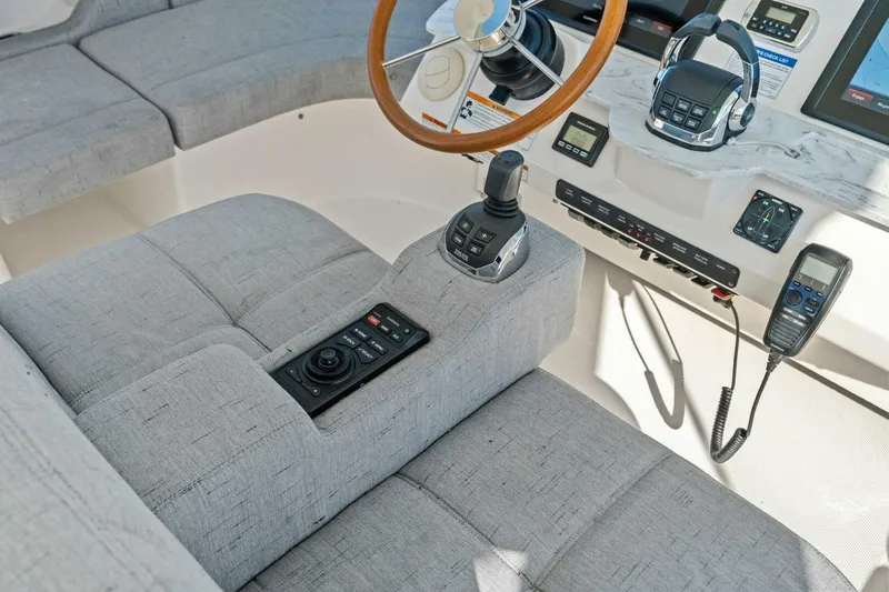 Slide: The Image of 2016 Tiara Yachts 50 Flybridge - 5910836