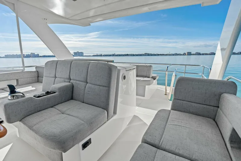 Slide: The Image of 2016 Tiara Yachts 50 Flybridge - 5910823