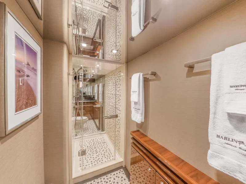 Slide: The Image of 2021 Viking 92 Skybridge - 5899109