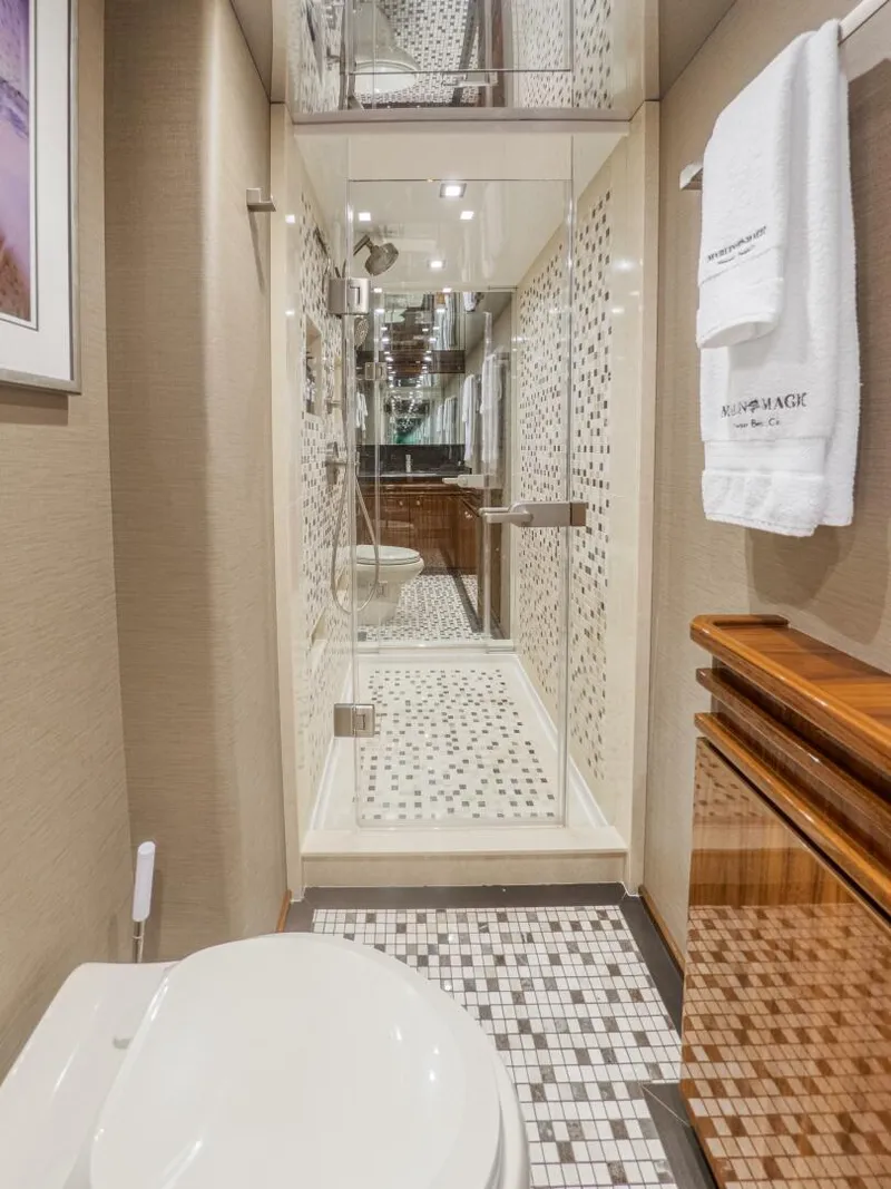 Slide: The Image of 2021 Viking 92 Skybridge - 5899111