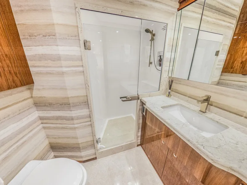 Slide: The Image of 2021 Viking 92 Skybridge - 5899117