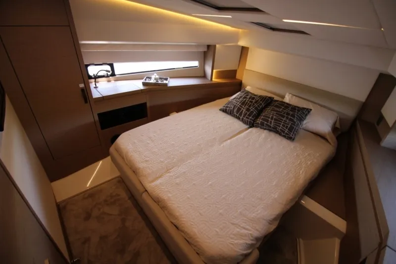 Slide: The Image of 2018 Prestige 460 S - 5893016