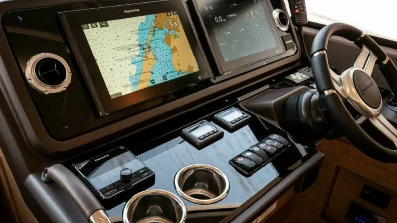 Slide: The Image of 2018 Prestige 460 S Helm - 6613613