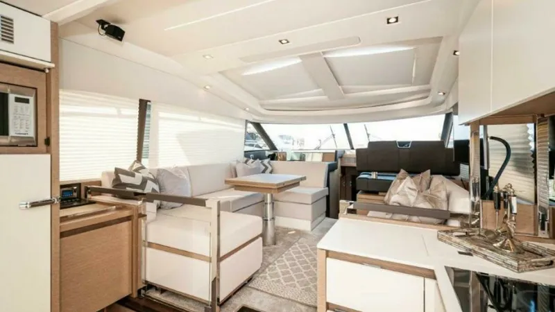 Slide: The Image of 2018 Prestige 460 S Salon / Helm - 6613611