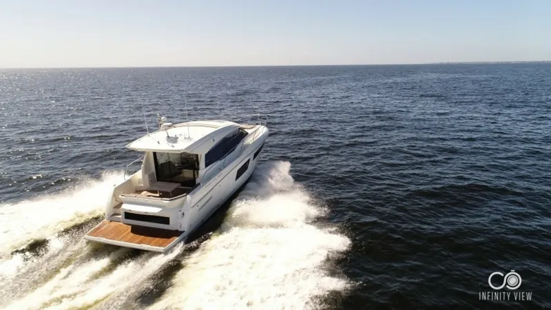 Slide: The Image of 2018 Prestige 460 S - 6613664