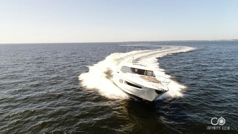 Slide: The Image of 2018 Prestige 460 S - 6613663