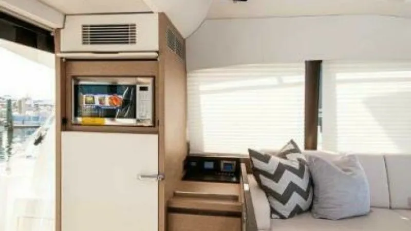 Slide: The Image of 2018 Prestige 460 S - 6613626