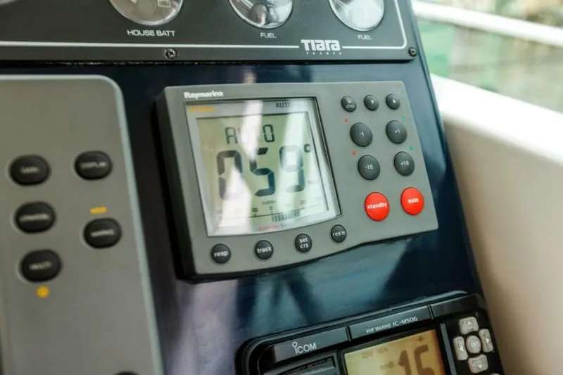 Slide: The Image of Tiara 3500 Open 2001 - 5893259