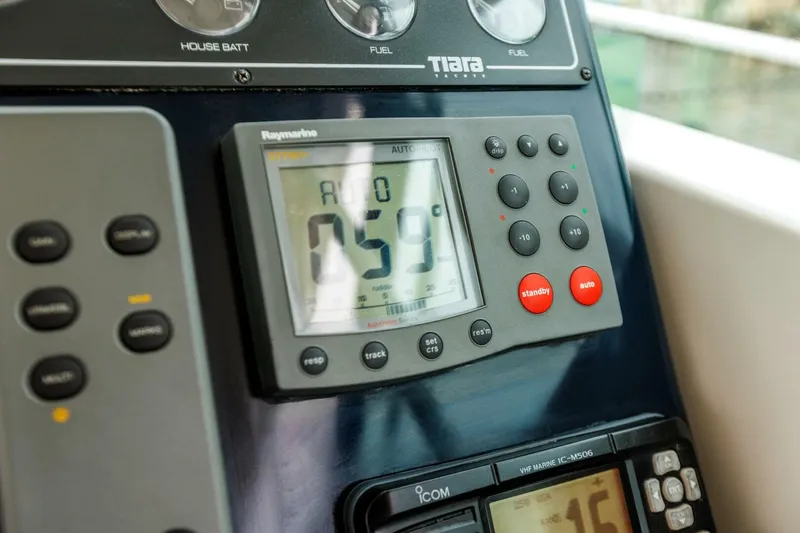 Slide: The Image of Tiara 3500 Open 2001 - 5893097