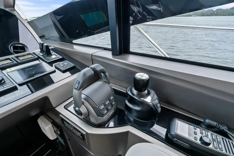 Slide: The Image of Sunseeker 55 Manhattan 2025 - 5900120