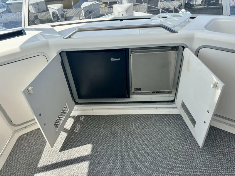 Slide: The Image of Sea Ray 550 Sedan Bridge 1995 - 5893841