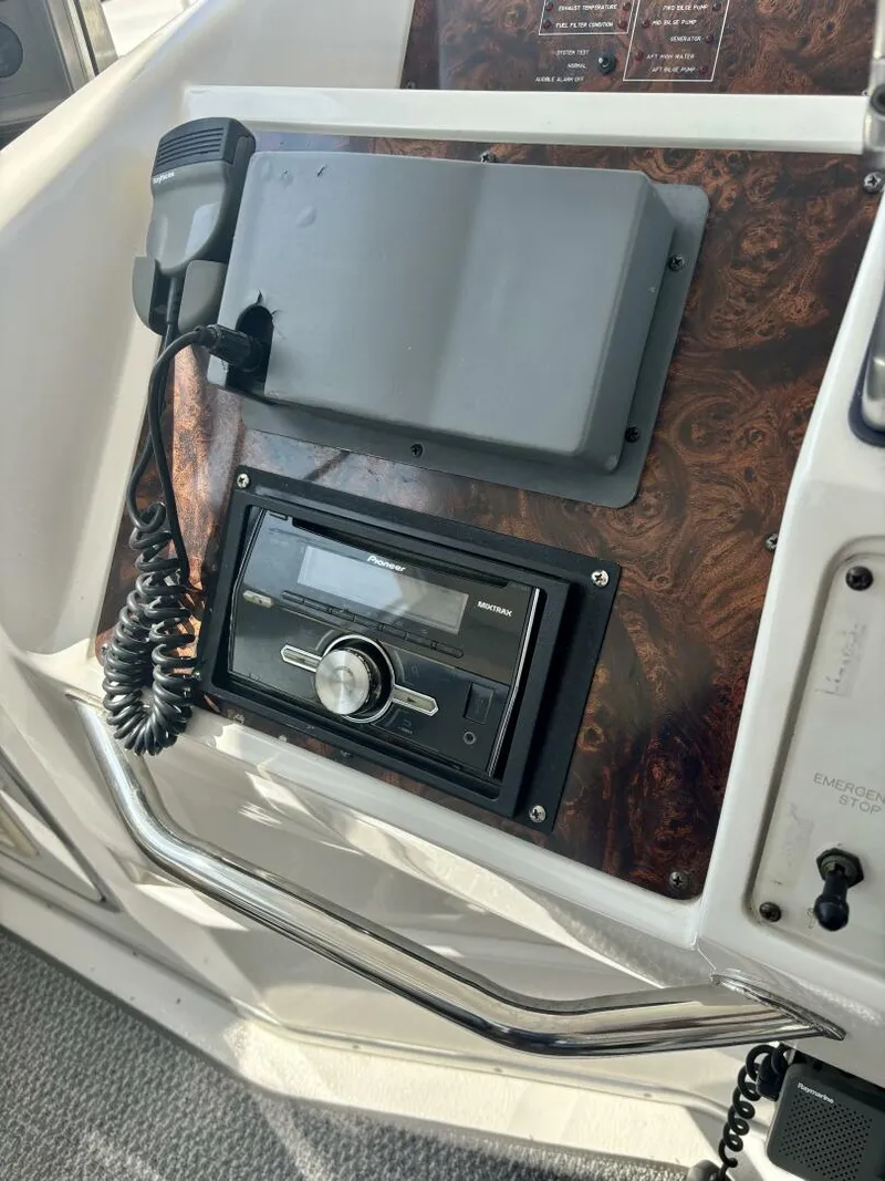 Slide: The Image of Sea Ray 550 Sedan Bridge 1995 - 5893845