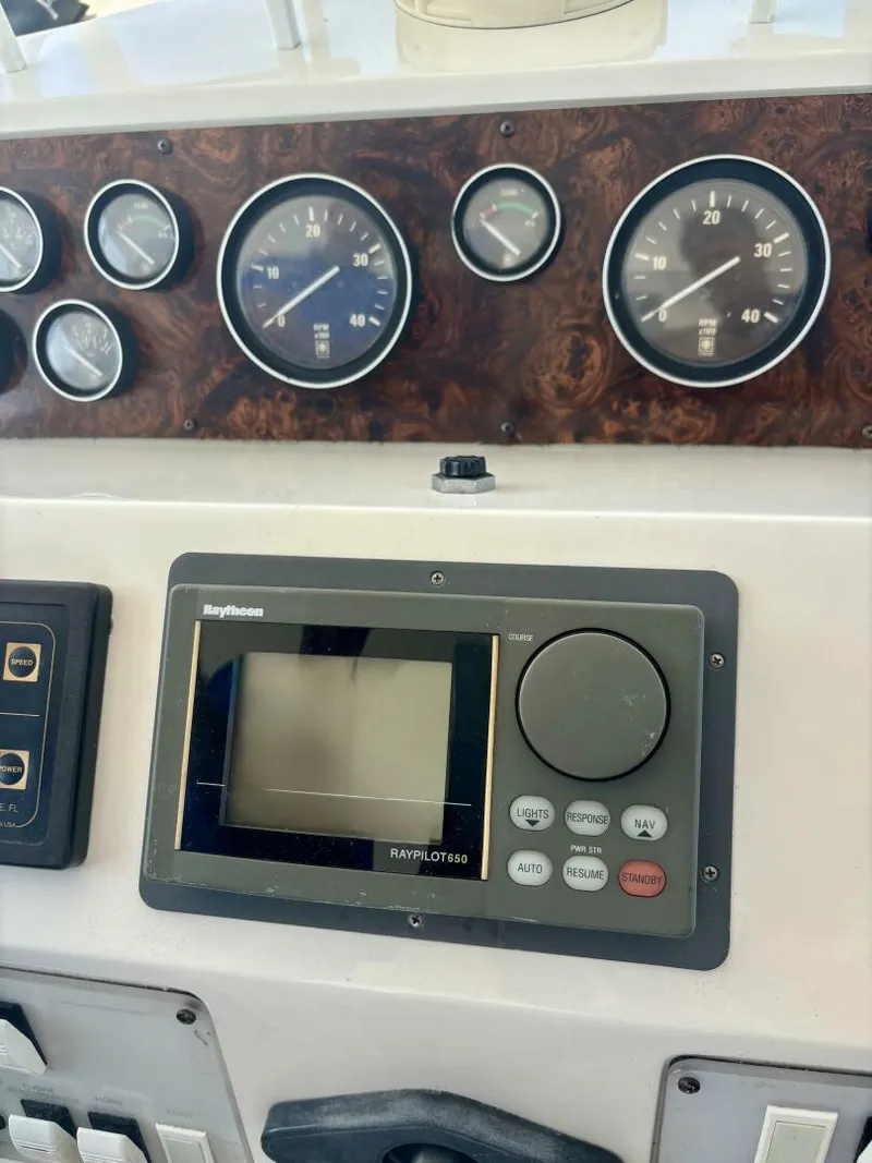 Slide: The Image of Sea Ray 550 Sedan Bridge 1995 - 5893846