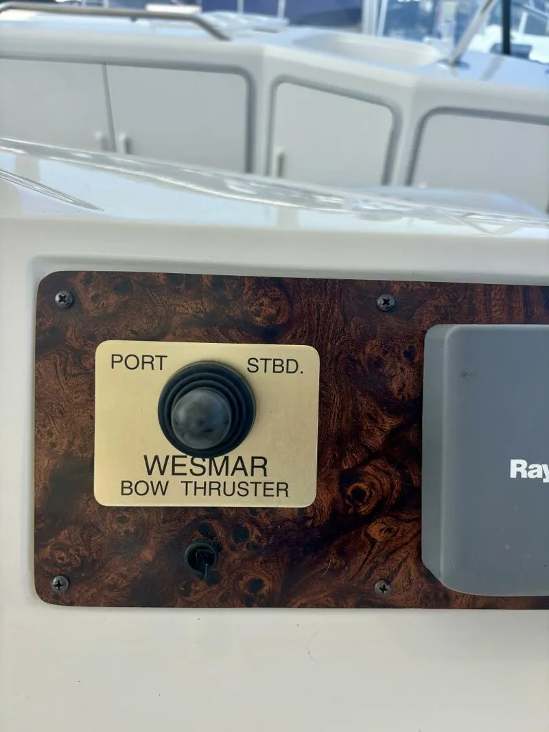 Slide: The Image of Sea Ray 550 Sedan Bridge 1995 - 5893847