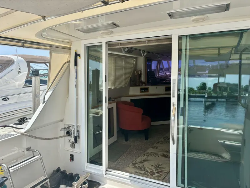 Slide: The Image of Sea Ray 550 Sedan Bridge 1995 - 5893853