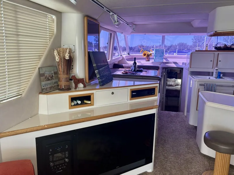 Slide: The Image of Sea Ray 550 Sedan Bridge 1995 - 5893856