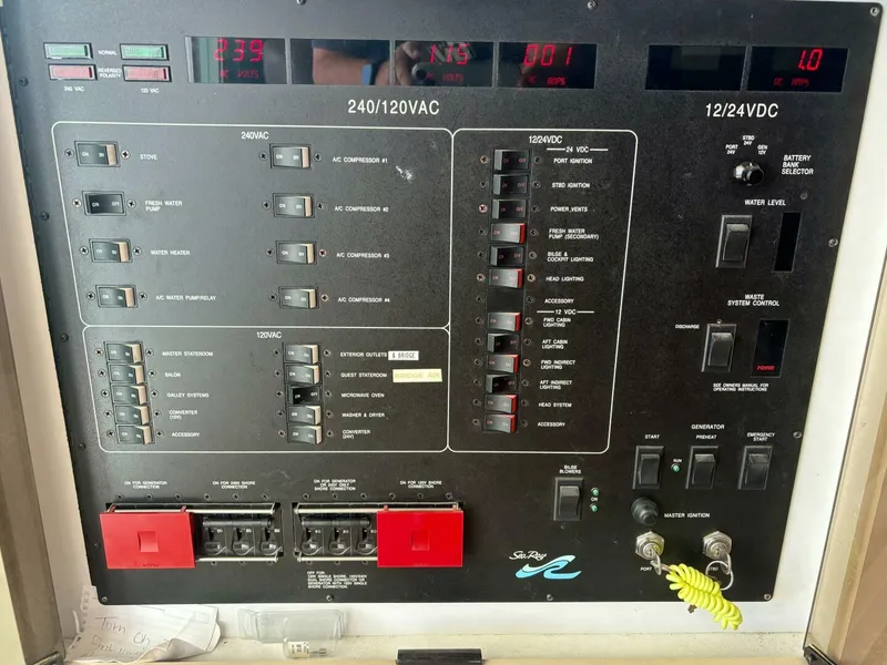 Slide: The Image of Sea Ray 550 Sedan Bridge 1995 - 5893857