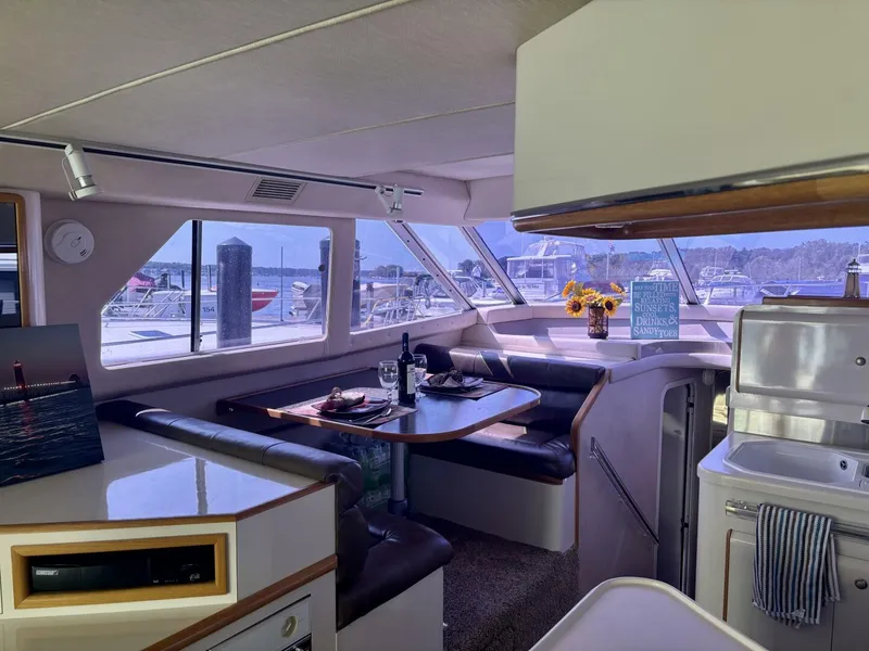 Slide: The Image of Sea Ray 550 Sedan Bridge 1995 - 5893858