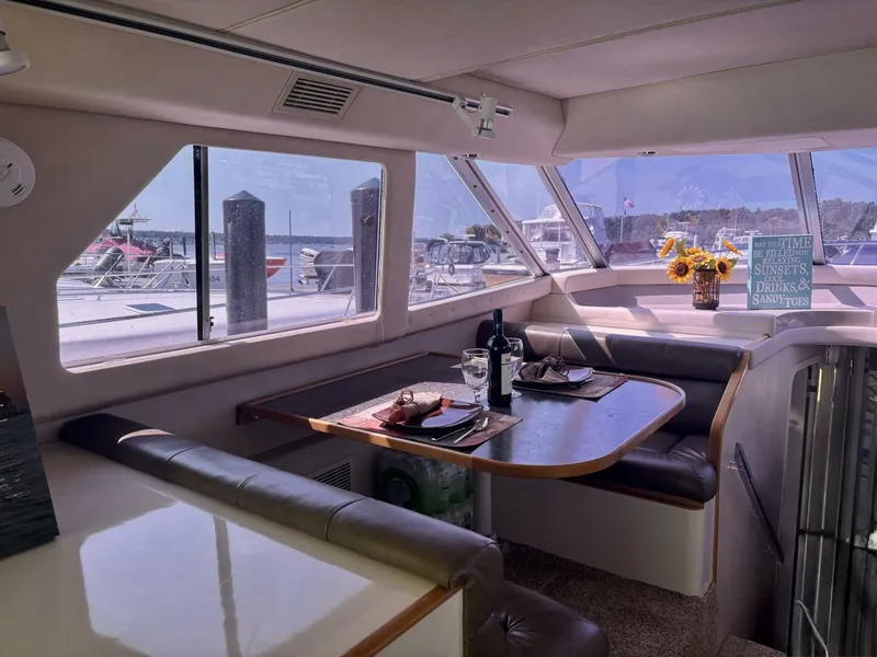 Slide: The Image of Sea Ray 550 Sedan Bridge 1995 - 5893862