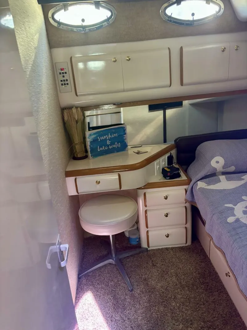 Slide: The Image of Sea Ray 550 Sedan Bridge 1995 - 5893868