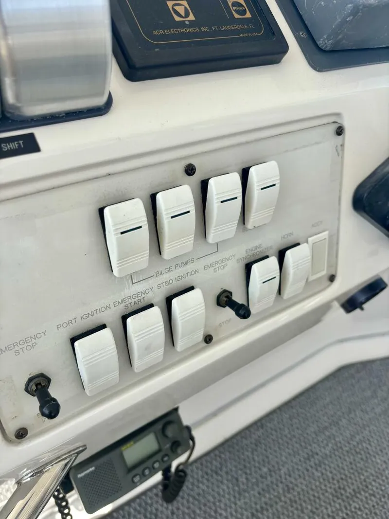 Slide: The Image of Sea Ray 550 Sedan Bridge 1995 - 5893839