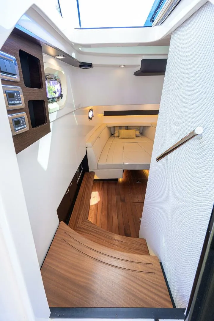 Slide: The Image of Pursuit S 408 2018 - 5893912