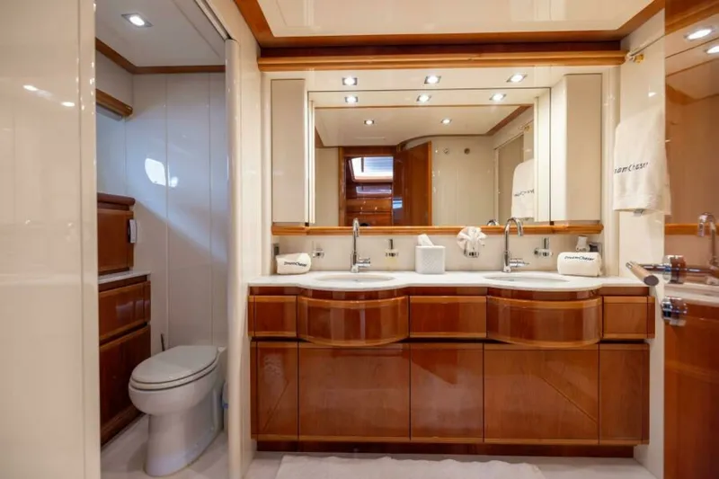 Slide: The Image of 2001 Ferretti 94 Raised Pilothouse - Dreamchaser -Master Head 2001 Ferretti 94 Raised Pilothouse - Dreamchaser - 7650268
