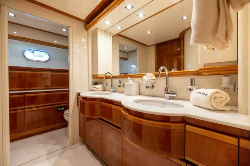 Slide: The Image of 2001 Ferretti 94 Raised Pilothouse - Dreamchaser -Master Head 2001 Ferretti 94 Raised Pilothouse - Dreamchaser - 7650269