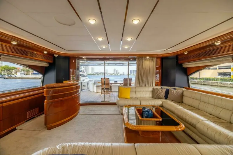 Slide: The Image of 2001 Ferretti 94 Raised Pilothouse - Dreamchaser - Salon 2001 Ferretti 94 Raised Pilothouse - Dreamchaser - 7650259