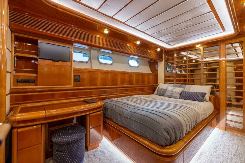 Slide: The Image of 2001 Ferretti 94 Raised Pilothouse - Dreamchaser -Guest Stateroom 2001 Ferretti 94 Raised Pilothouse - Dreamchaser - 7650272