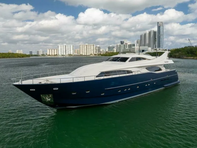 Slide: The Image of 2001 Ferretti 94 Raised Pilothouse - Dreamchaser - Profile 2001 Ferretti 94 Raised Pilothouse - Dreamchaser - 7650305