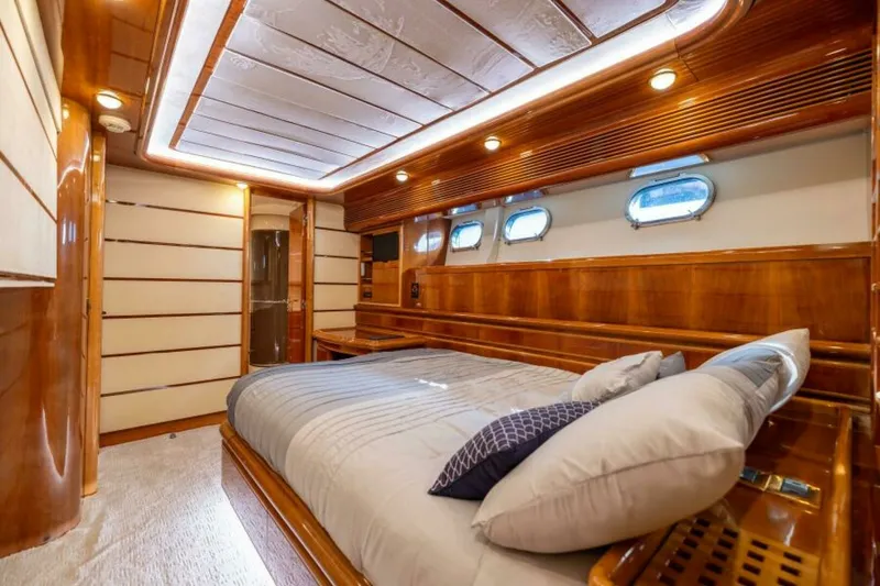 Slide: The Image of 2001 Ferretti 94 Raised Pilothouse - Dreamchaser -Guest Stateroom 2001 Ferretti 94 Raised Pilothouse - Dreamchaser - 7650274
