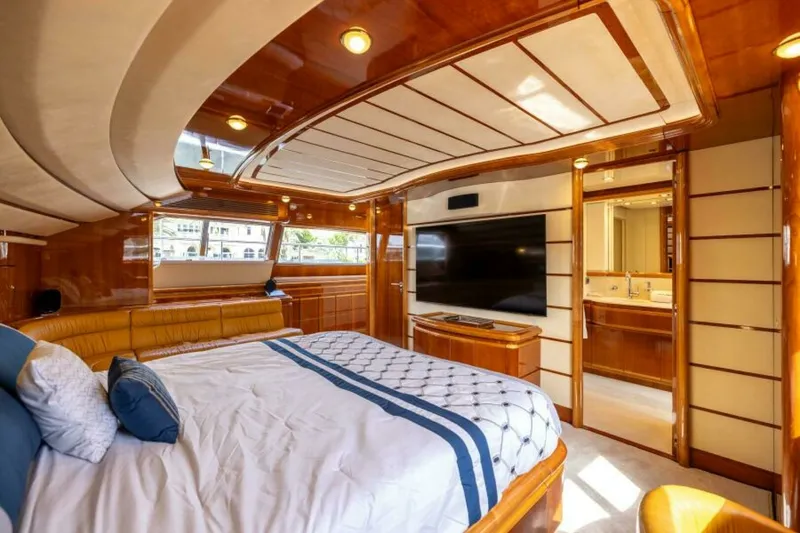 Slide: The Image of 2001 Ferretti 94 Raised Pilothouse - Dreamchaser -Guest Stateroom 2001 Ferretti 94 Raised Pilothouse - Dreamchaser - 7650271