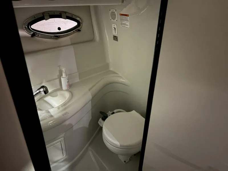 Slide: The Image of Crownline Boats 264 CR 2019 - 5895423