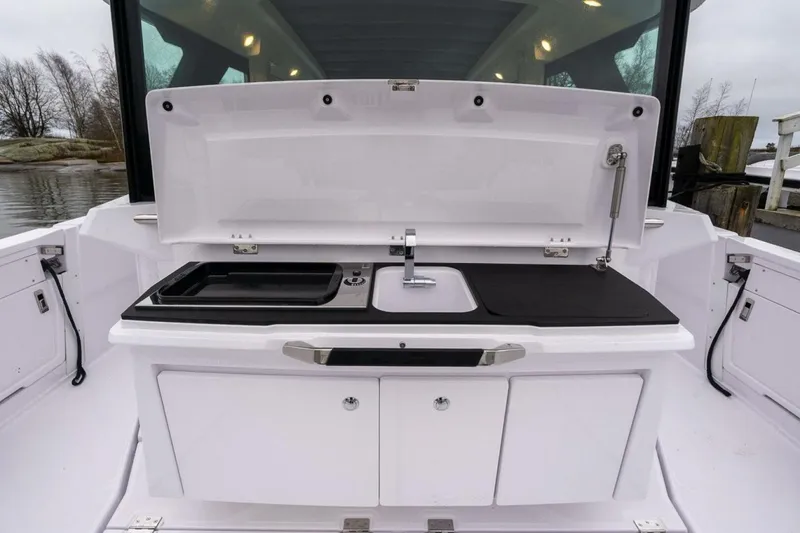 Slide: The Image of Axopar 38 2027 - 5896000