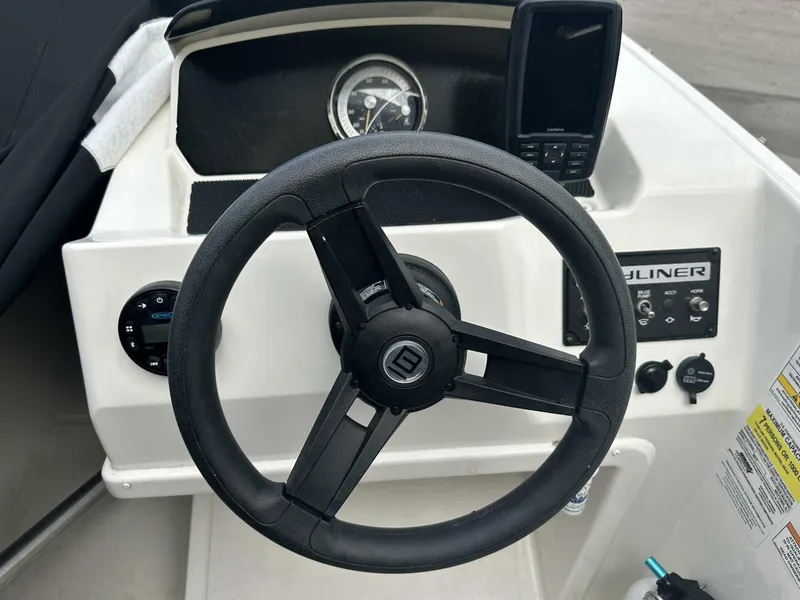 Slide: The Image of Bayliner M17 2023 - 5896183